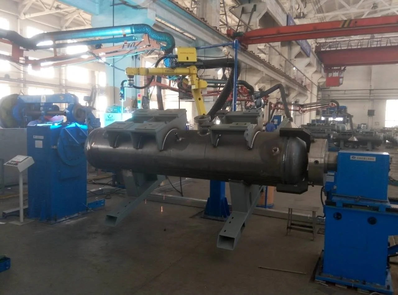Robotic welding on large pipe workpiece